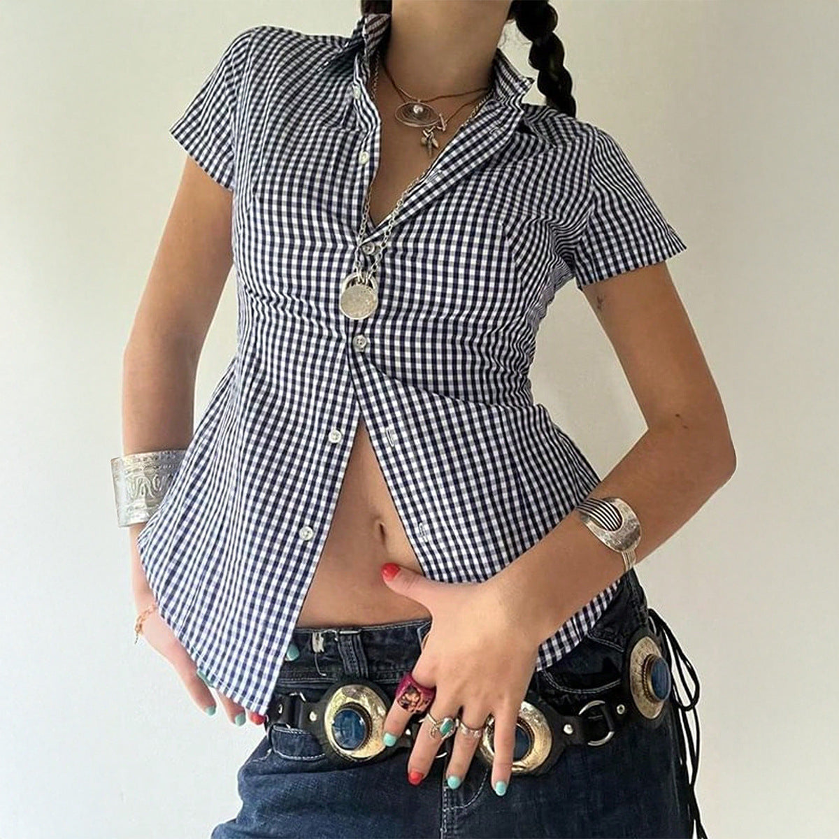 Women’s fitted short sleeve vacation style shirt.
